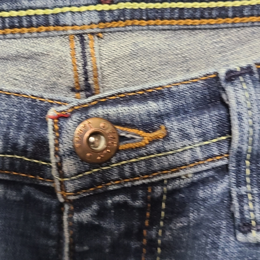 Blue Jean - Picture 3 of 4